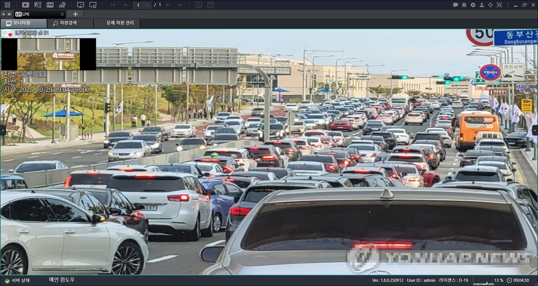 원하는 장비를 마우스 버튼으로 누른 상태에서 [영상 영역]으로 옮기세요.